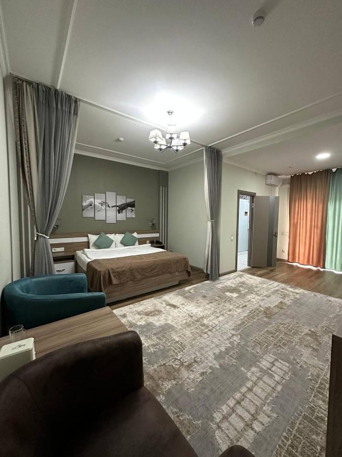 Gоlden Dragon Villa Hotel Bishkek Esterno foto