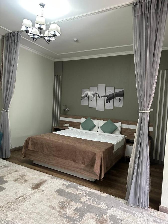 Gоlden Dragon Villa Hotel Bishkek Esterno foto