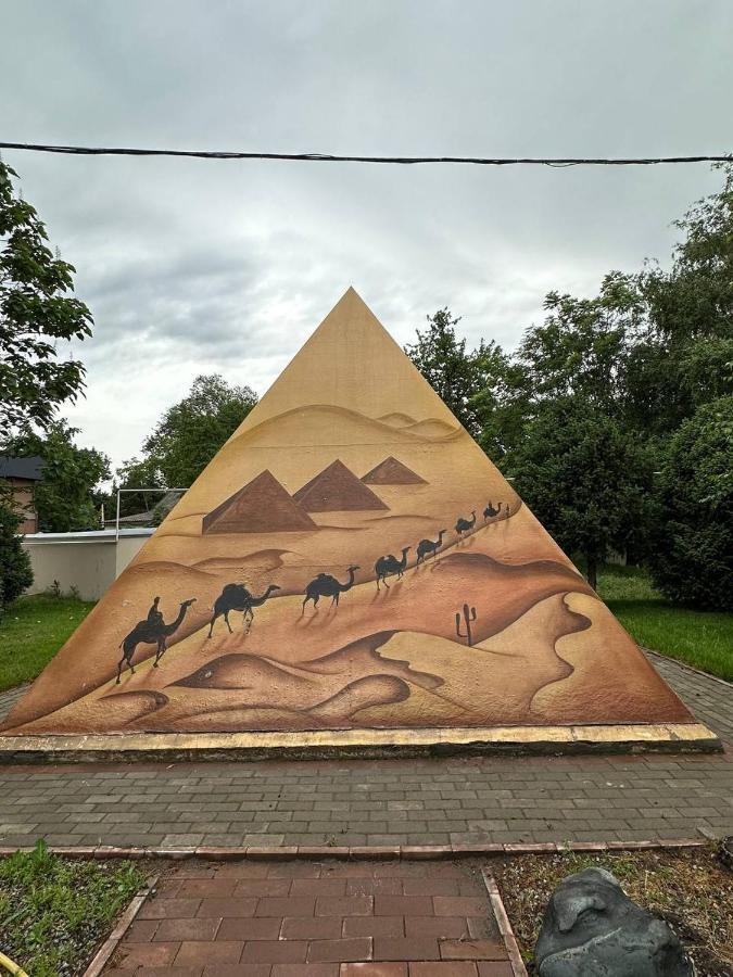 Gоlden Dragon Villa Hotel Bishkek Esterno foto