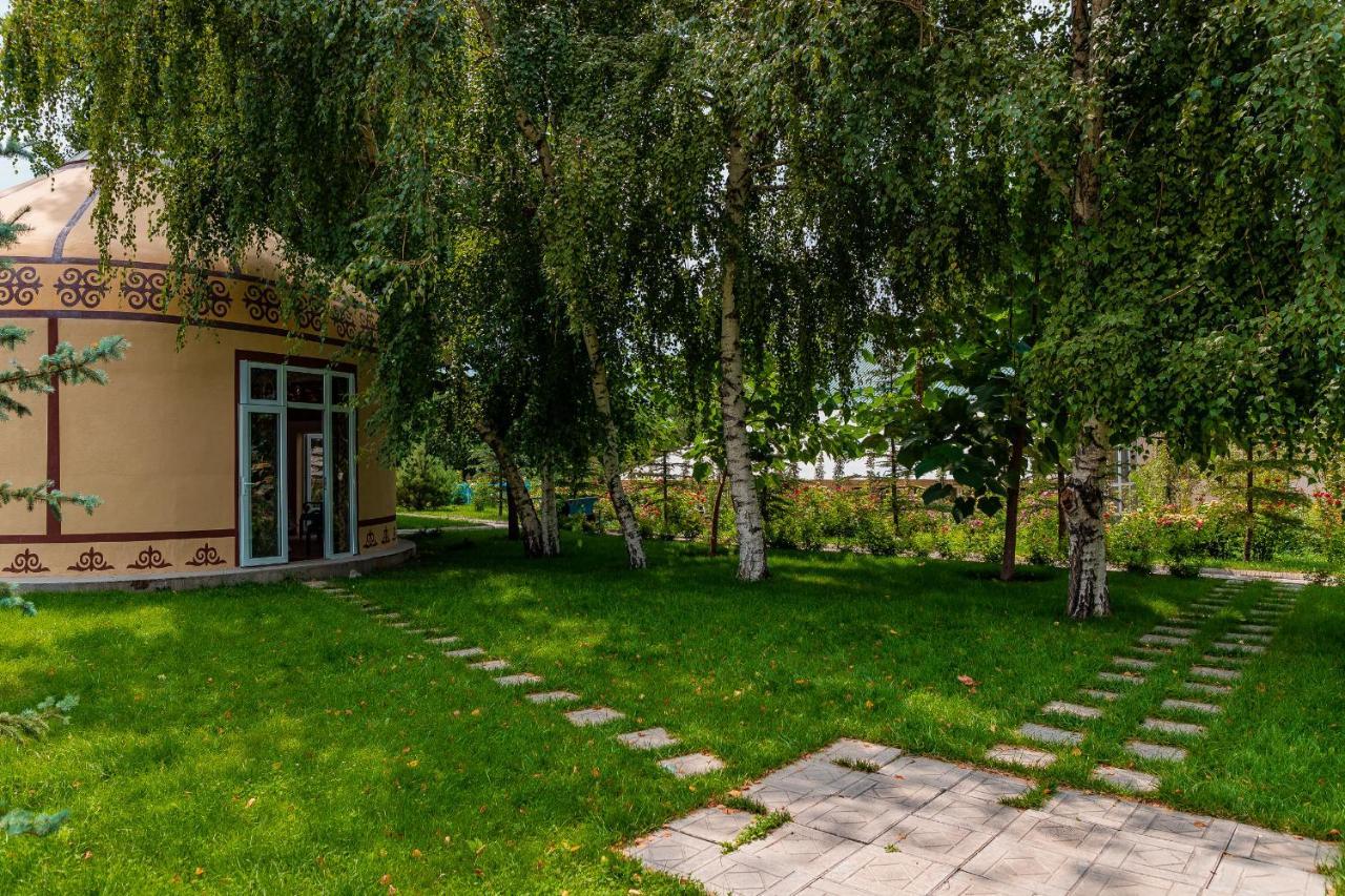 Gоlden Dragon Villa Hotel Bishkek Esterno foto