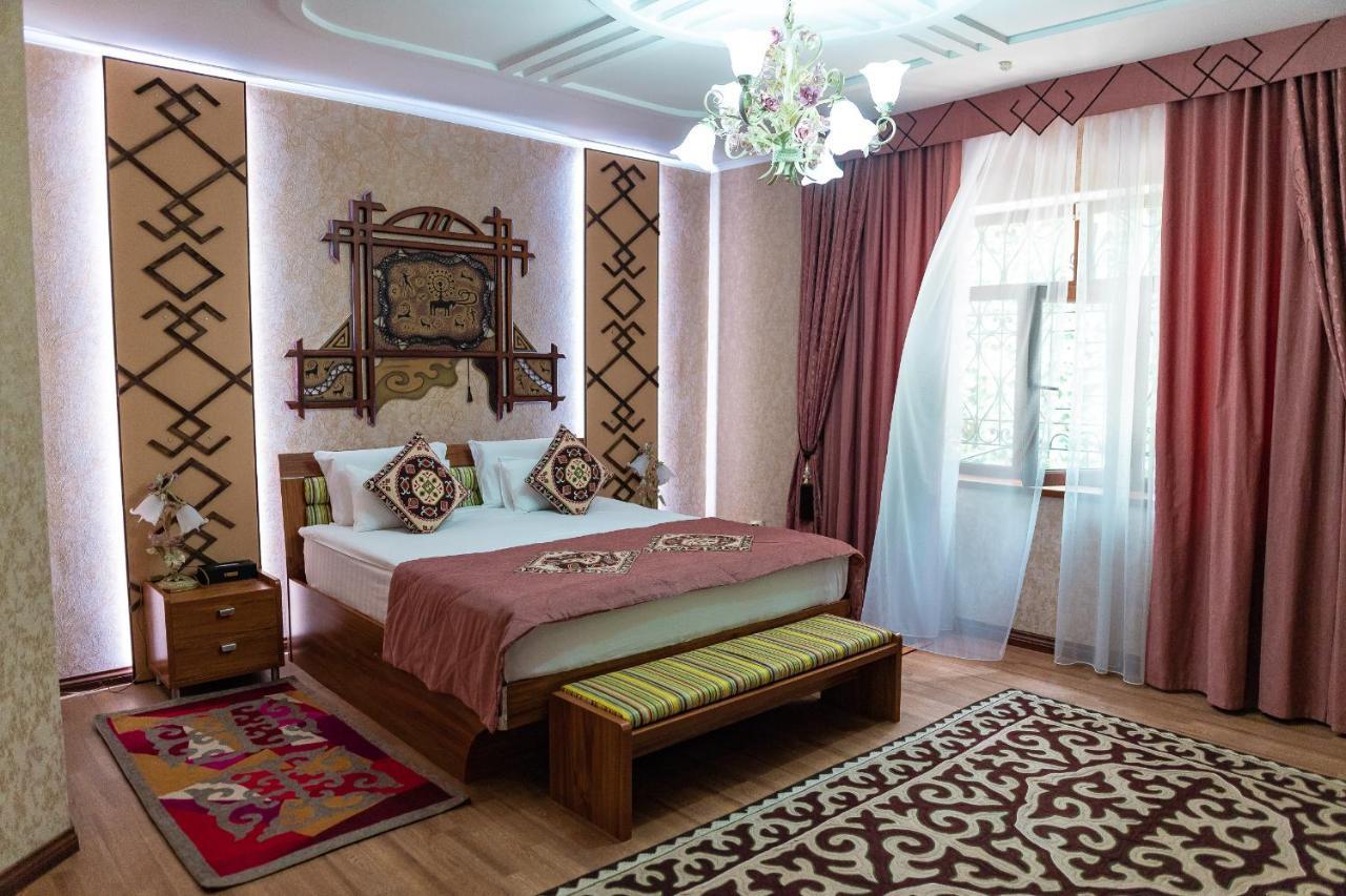 Gоlden Dragon Villa Hotel Bishkek Esterno foto