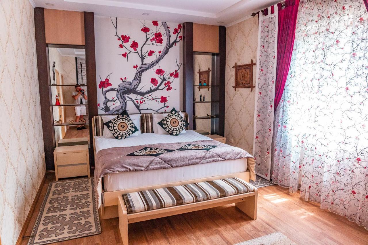 Gоlden Dragon Villa Hotel Bishkek Esterno foto