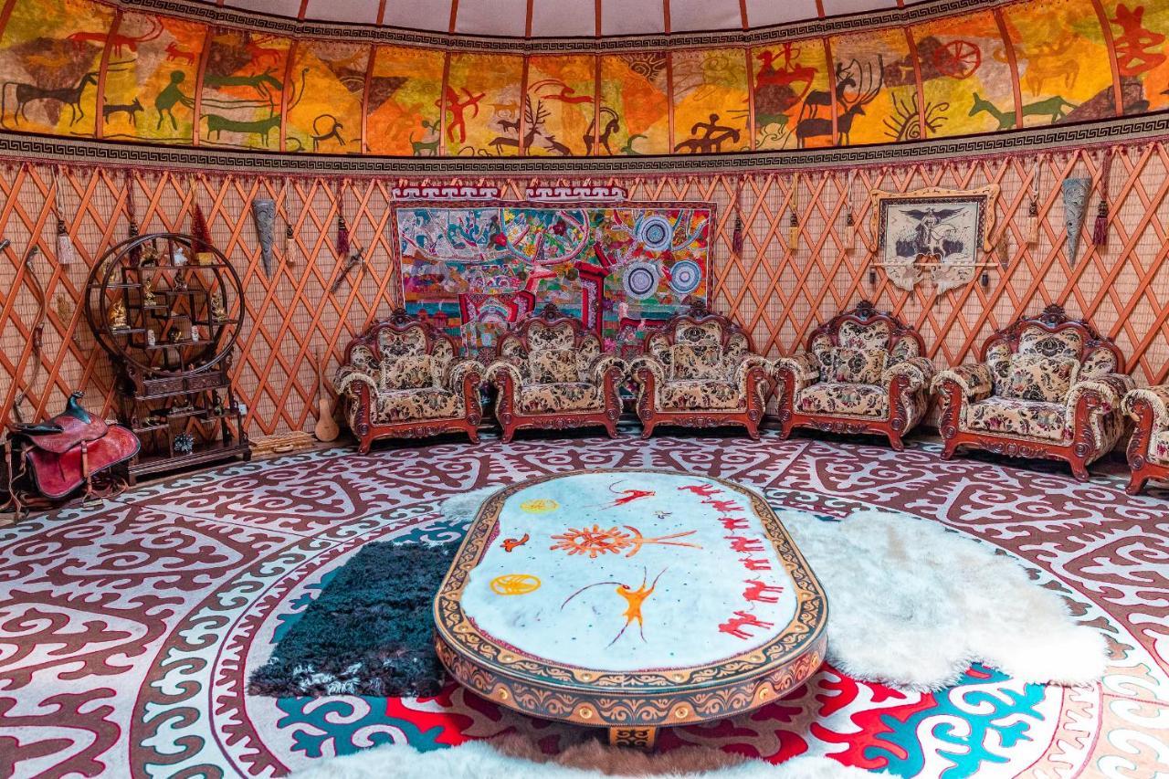 Gоlden Dragon Villa Hotel Bishkek Esterno foto