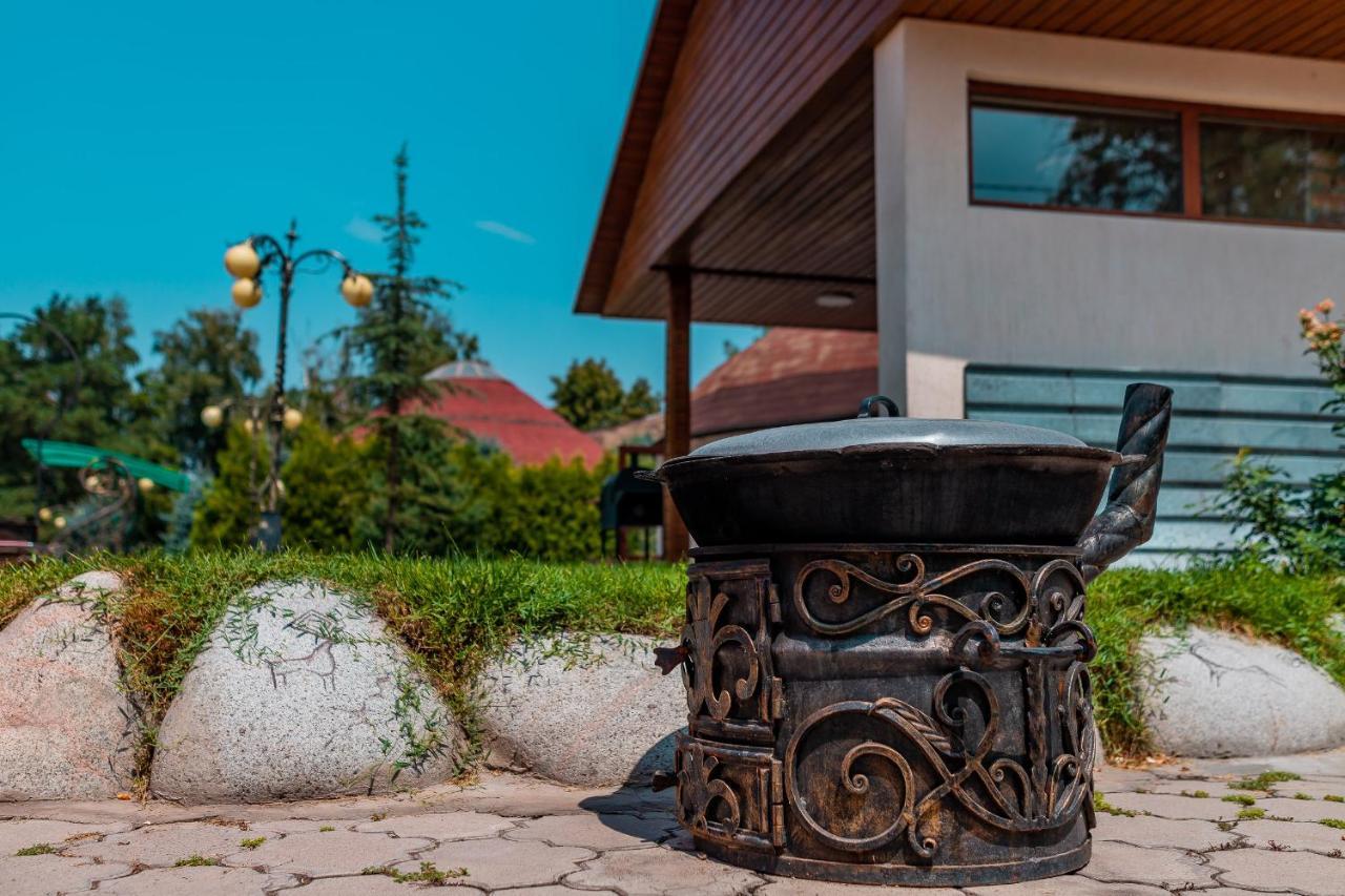 Gоlden Dragon Villa Hotel Bishkek Esterno foto