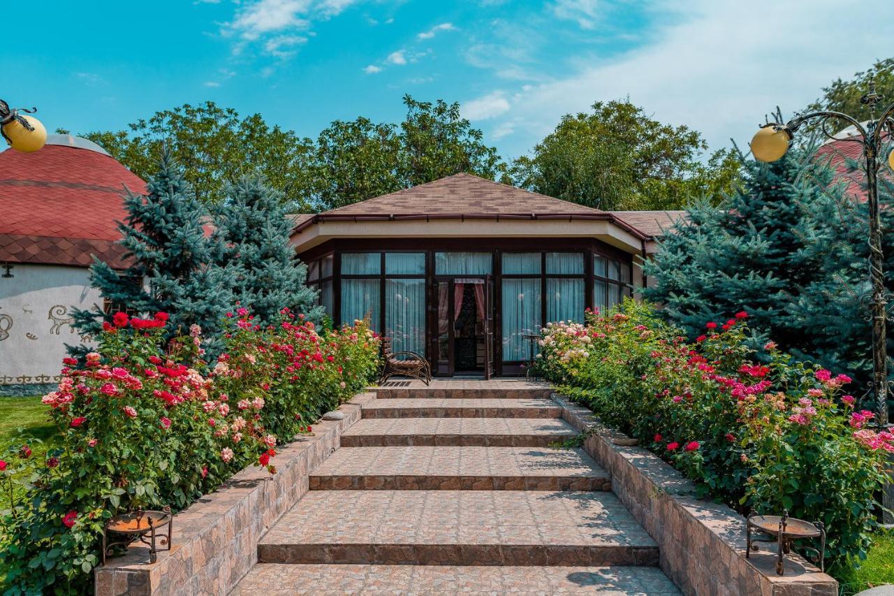 Gоlden Dragon Villa Hotel Bishkek Esterno foto