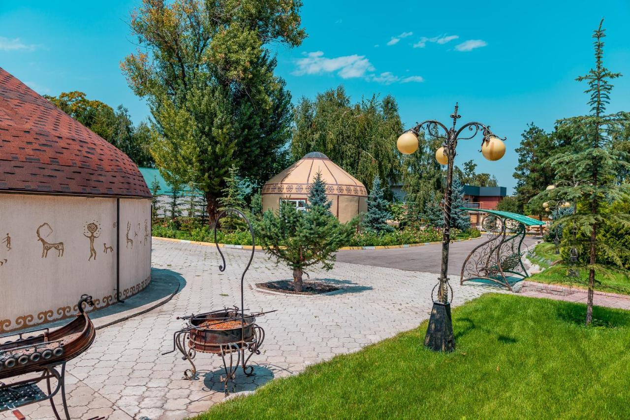 Gоlden Dragon Villa Hotel Bishkek Esterno foto