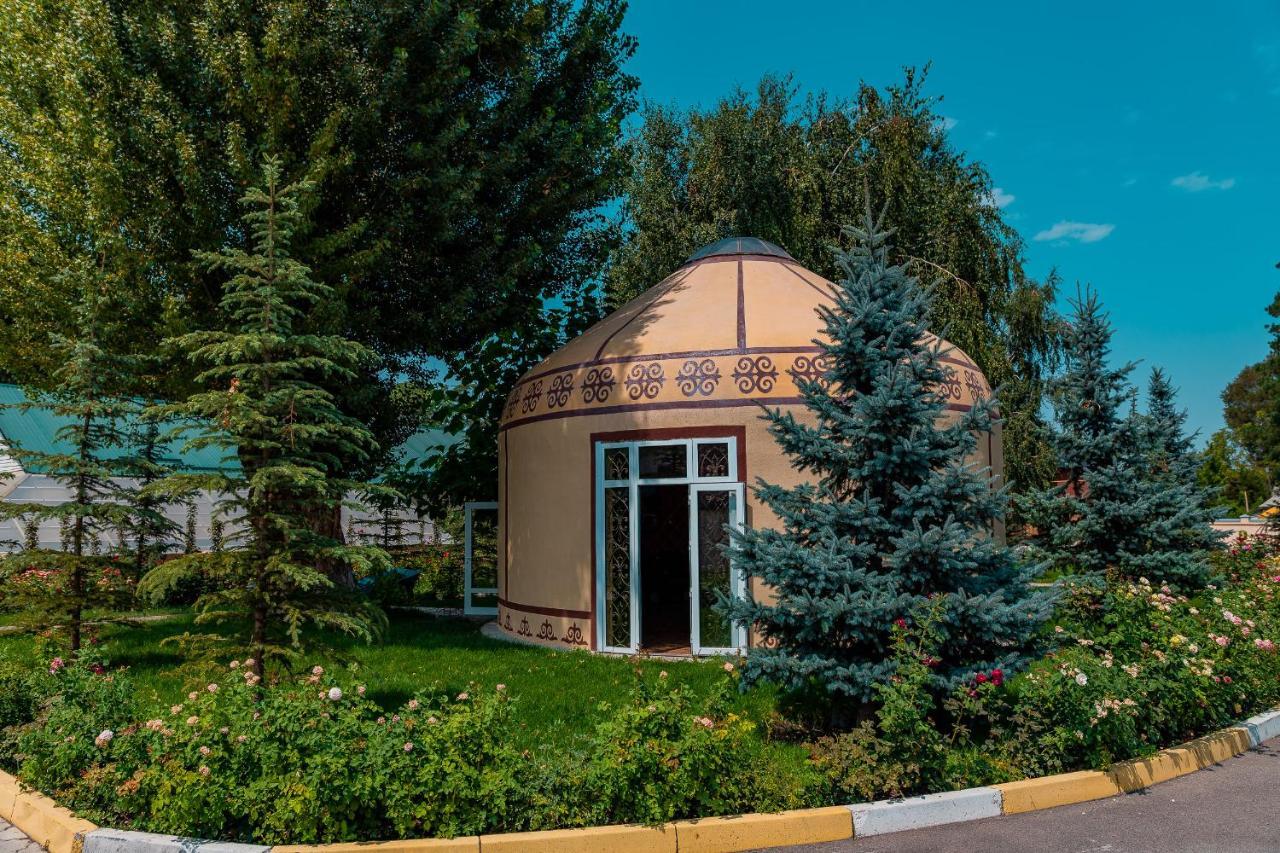 Gоlden Dragon Villa Hotel Bishkek Esterno foto